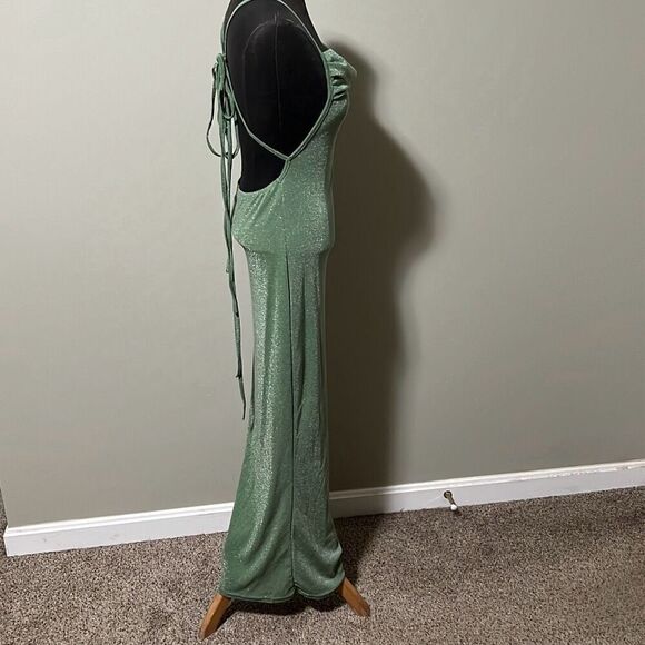 Women's Green Belle Knot Shoulder Backless Mermaid Hem Dress - Picture 7 of 10